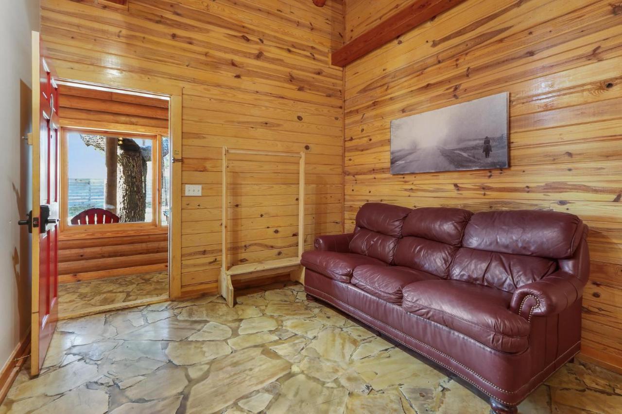 Wimberley Log Cabins Resort And Suites- Unit 2 Εξωτερικό φωτογραφία