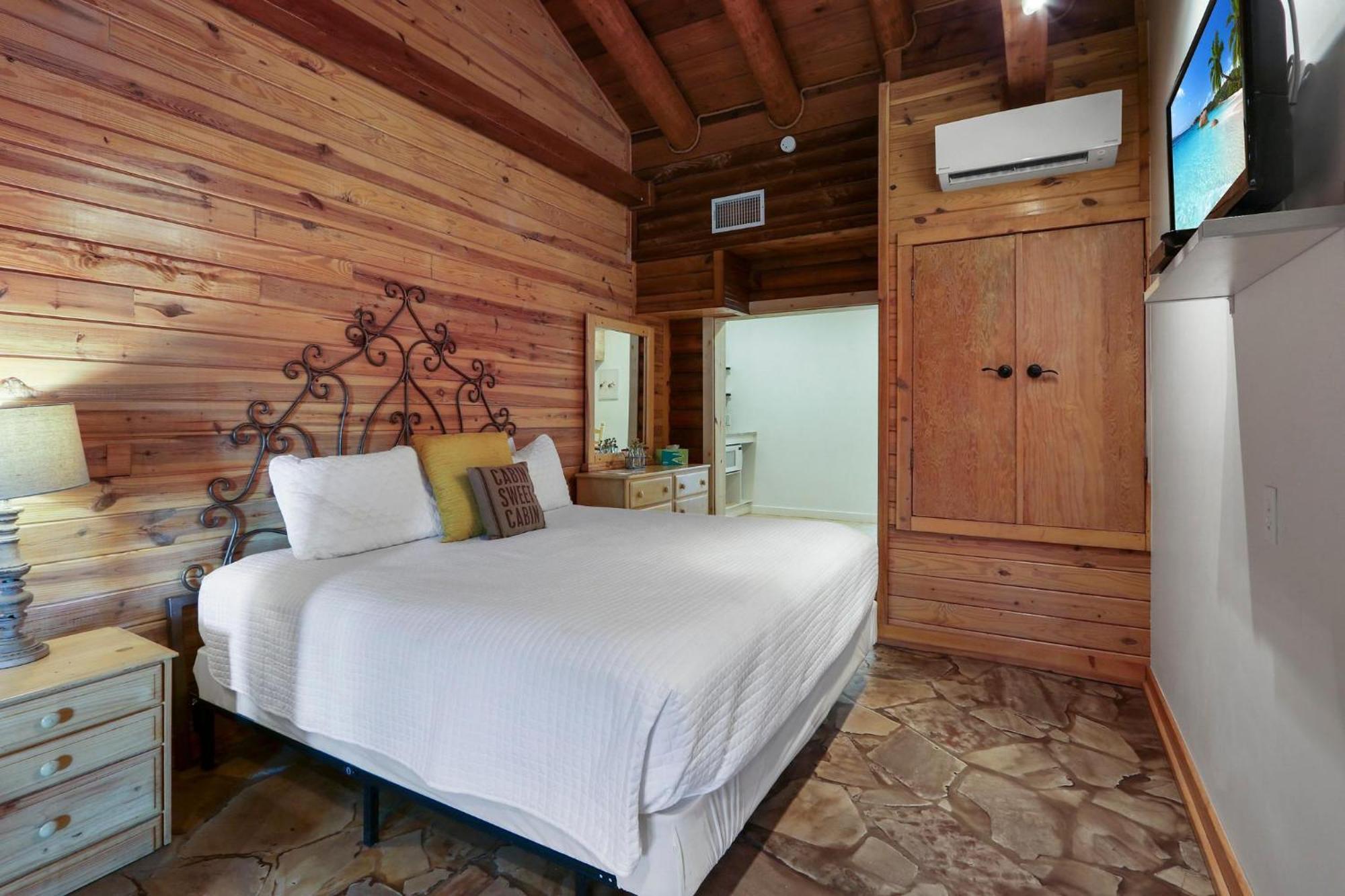 Wimberley Log Cabins Resort And Suites- Unit 2 Εξωτερικό φωτογραφία